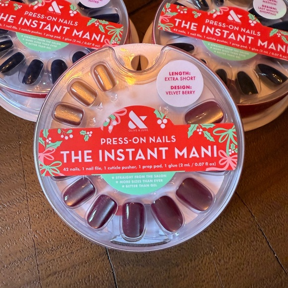 The Instant Mani Press-On Nails Set - Picture 4 of 4